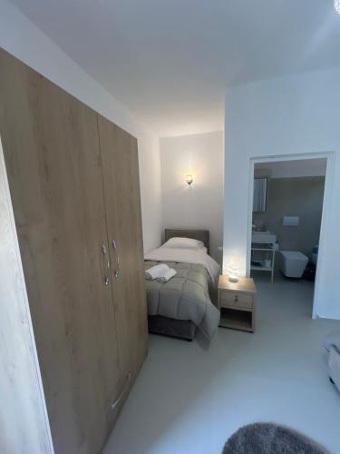 Katil atau katil-katil dalam bilik di Hotel Familja Çuni Theth