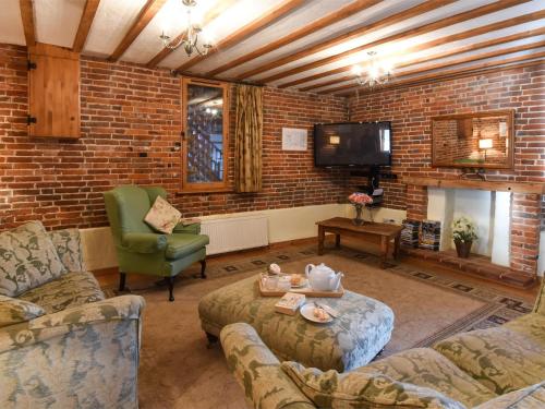 a living room with two couches and a tv at 3 Bed in Briston KT187 in Briston