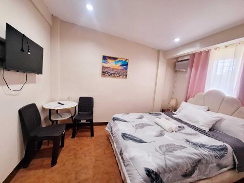 Postel nebo postele na pokoji v ubytování Studio1 Apartment Transient House near SPMC Robinsons and SM Lanang