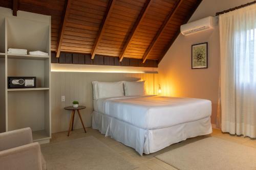 a bedroom with a large white bed in a room at Resort Ecoar in Gaspar