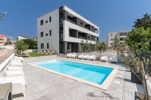 Bassein majutusasutuses Villa SHARK 2 with a pool või selle lähedal