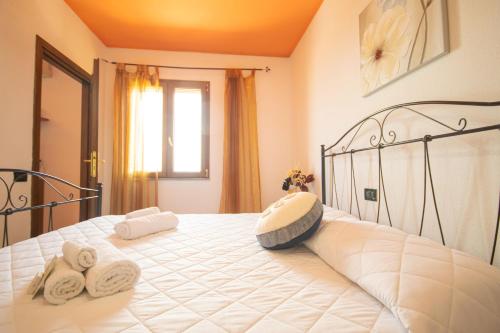a bedroom with a bed with towels on it at La Caletta 3 in La Caletta