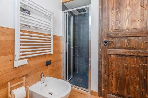 a bathroom with a sink and a shower at Nest-home in front to Mont Blanc in Courmayeur