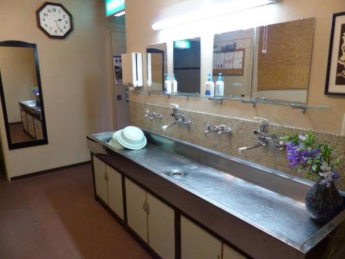Kylpyhuone majoituspaikassa Minshuku Kuwataniya