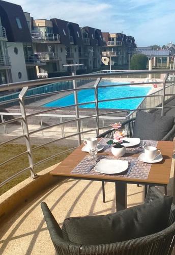Apartment Sea heated Pool with Parking - Promenade Cannes Bredeneの敷地内または近くにあるプール