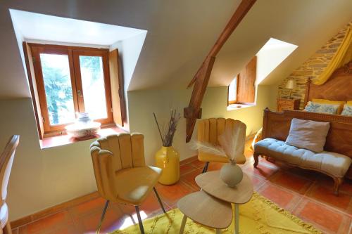 a living room with two chairs and a couch at Le Clos Saint Fiacre in Carentoir