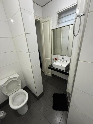 a bathroom with a toilet and a sink at Departamento Mis Nonos 4 in Mendoza
