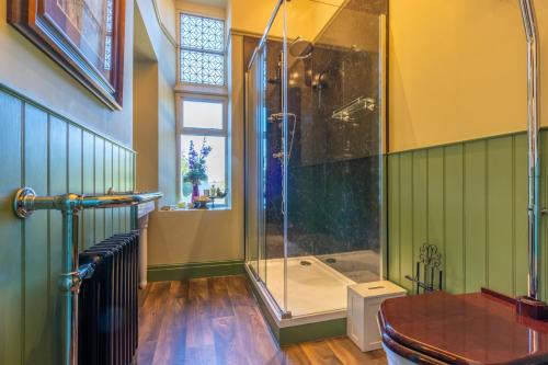 Bilik mandi di Kendal - Summerlands Hall Gothic Apartment