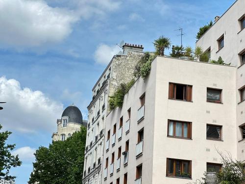 Photo de la galerie de l'établissement Luxury Rooftop Escape with Jacuzzi & Sacré-Cœur View, à Paris