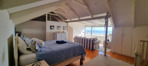 Postel nebo postele na pokoji v ubytování Beachfront Bliss