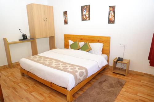 Postel nebo postele na pokoji v ubytování Blessings Resort Yamunotri