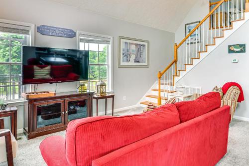 Televisyen dan/atau pusat hiburan di Tennessee River Retreat Multi-Level Deck and Views