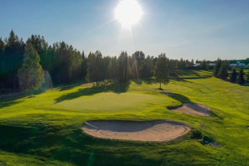 Golf v hotelu nebo okolí
