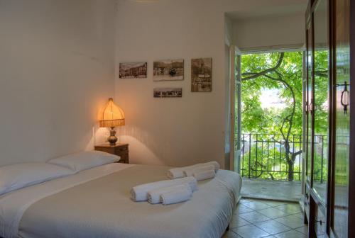 a bedroom with two beds with towels on them at Villa Pini Balbiani - Appartamento Pini in Lierna