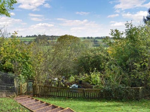 Κήπος έξω από το Sunrise Retreat - Uk48040