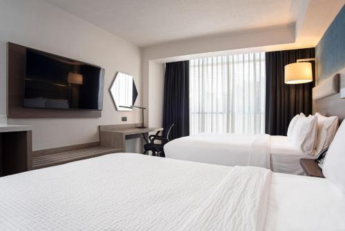 Ένα ή περισσότερα κρεβάτια σε δωμάτιο στο Holiday Inn Express Guadalajara Expo by IHG