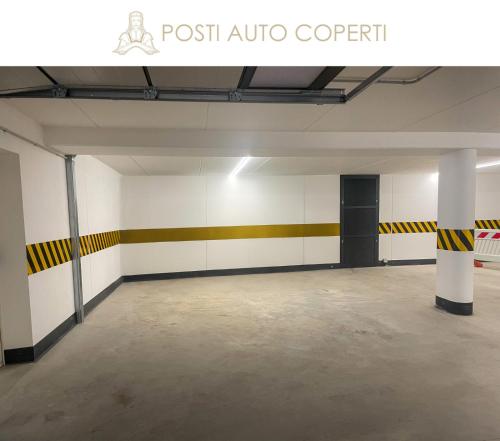 an empty garage with a room with yellow and white walls at Lisa Da Pent in Canazei
