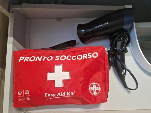 a blow dryer and a red bag in a box at La Casa del Borgo in Peccioli