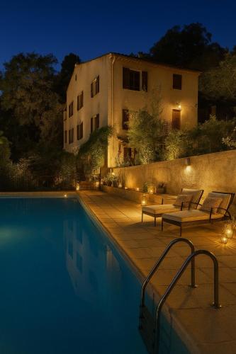a house with a swimming pool in front of a building at Maison Dreamia 8 personnes 100 m2 Piscine in Tourrettes