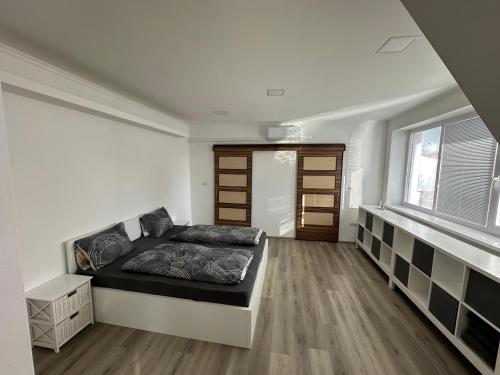 Postel nebo postele na pokoji v ubytování Speedy house