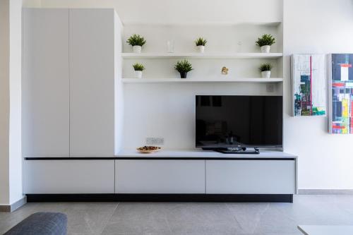 Mackenzie Beach Apartment