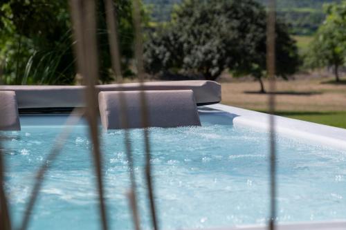 Bazén v ubytování Scorzamara Country Lodges nebo v jeho okolí