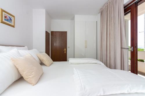 Gallery image of Apartments Golden Beach in Split