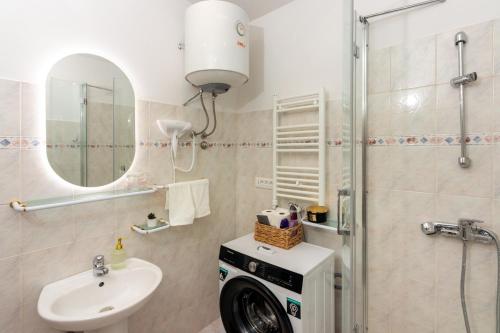 Gallery image of Apartments Golden Beach in Split