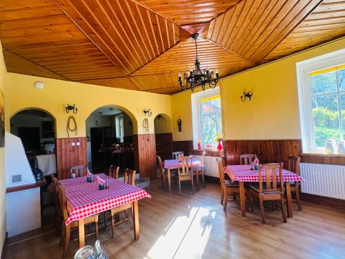 a restaurant with tables and chairs in a room at Przystanek Podgórze in Duszniki Zdrój