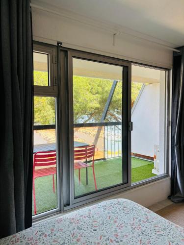 Studio vue berges avec piscine