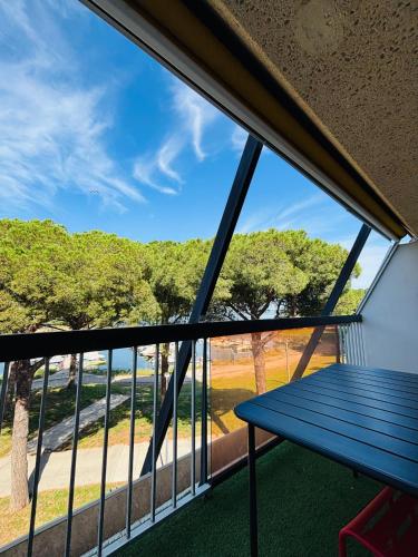 Studio vue berges avec piscine