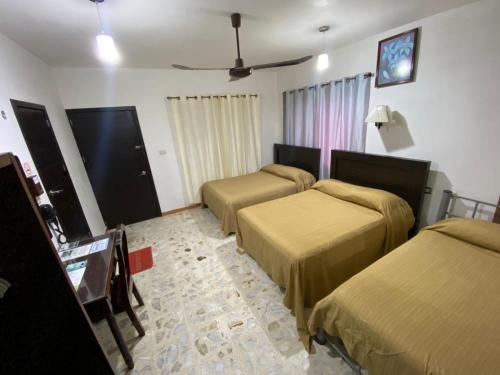 Ένα ή περισσότερα κρεβάτια σε δωμάτιο στο Hotel Claudia