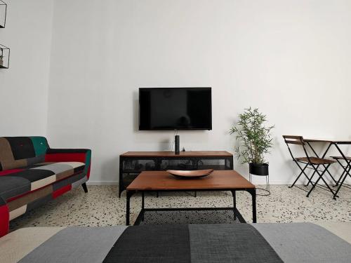 TV a/nebo společenská místnost v ubytování Cosy room 6