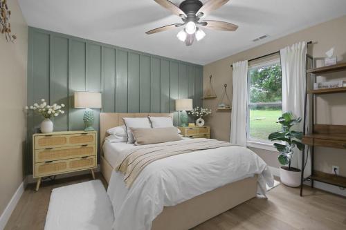 Ένα ή περισσότερα κρεβάτια σε δωμάτιο στο Lily Cove Retreat