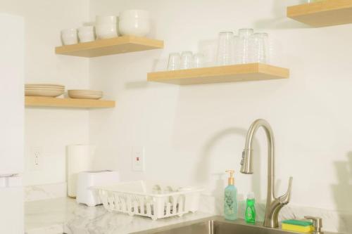 Φωτογραφία από το άλμπουμ του The Minimalist Escape - Modern 1BD in the Heights σε Peoria Heights