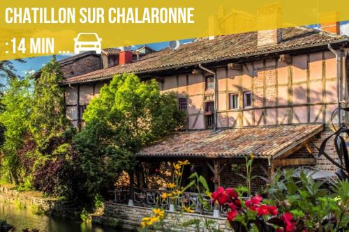 an image of a house next to a river at Evasion T2 avec terrasse in Saint-Didier-sur-Chalaronne