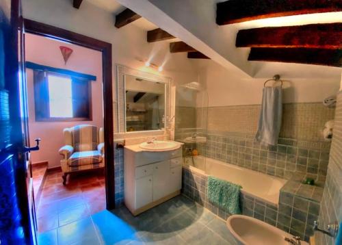 Ένα μπάνιο στο el Refugio de la Axarquía