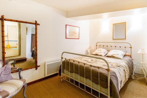 เตียงในห้องที่ Toulouse Hyper centre Type loft