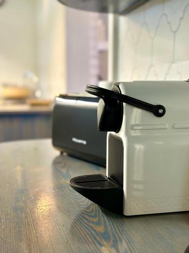 a toaster sitting on top of a table at Torre de las Águilas, Bellver, Puigcerdá in Bellver de Cerdanya 