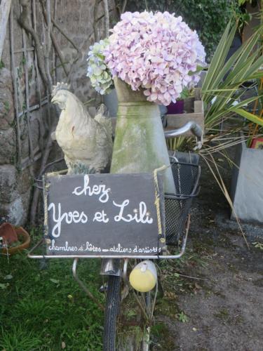 Κήπος έξω από το Chambres d'hôtes Chez Yves et LiLi