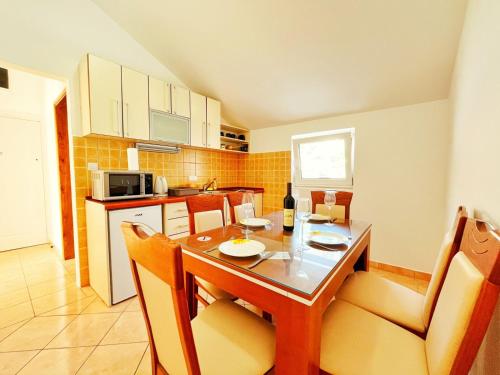 Kuchyň nebo kuchyňský kout v ubytování Apartments Dosljak