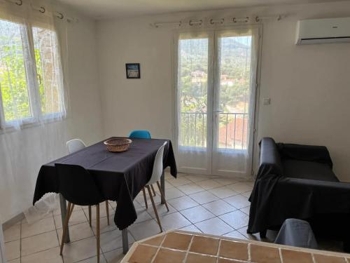 Fotografia z galérie ubytovania Maison de charme à Ajaccio avec terrasse et jardin v destinácii Ajaccio