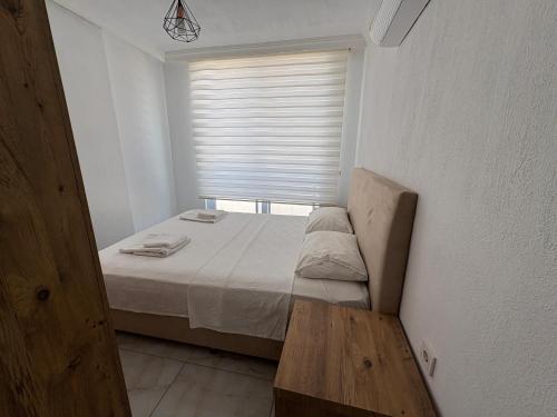 Ένα ή περισσότερα κρεβάτια σε δωμάτιο στο YILDIZ APART