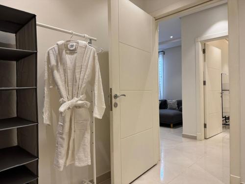 Ένα μπάνιο στο Apartment with Private Entrance - 1A