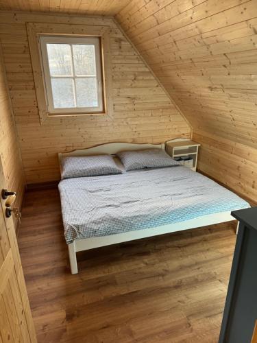 Кровать или кровати в номере Drevenica Apolónia APARTMÁNY