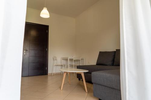 Ruang duduk di Moiras apartments