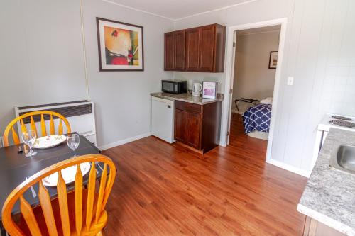 Η κουζίνα ή μικρή κουζίνα στο Westlake Cherry Valley Cottage