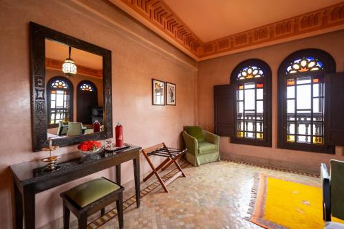 Un lugar para sentarse en Al Fassia Aguedal