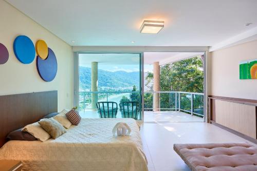 Giường trong phòng chung tại Casa Ponta das Toninhas