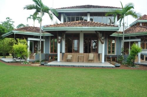 Taman di luar Villa König - Luxury Home Stay Bentota